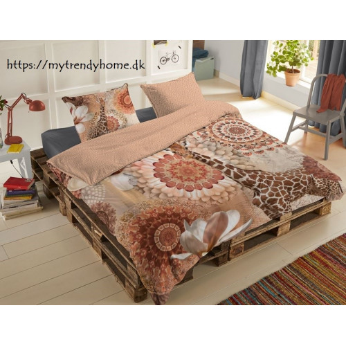 Bomuldssatin sengetøj Rivkah med mandala og giraf fra MytrendyHome.dk