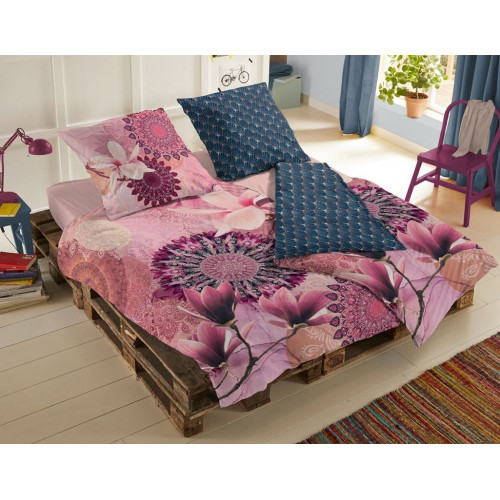 Bomuldssatin sengetøj Zinzi med magnolie ornament fra MytrendyHome.dk